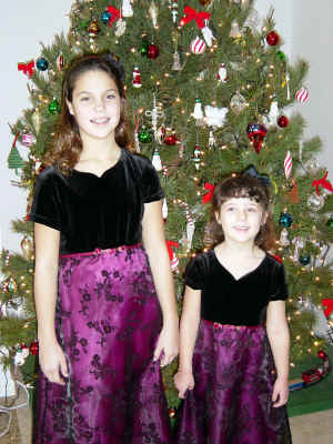 2003-Katilyn-Alyssa.jpg (167798 bytes)